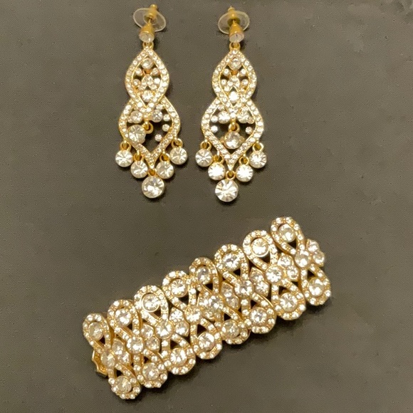 Beautiful matching earrings and bracelet set. - Picture 3 of 3